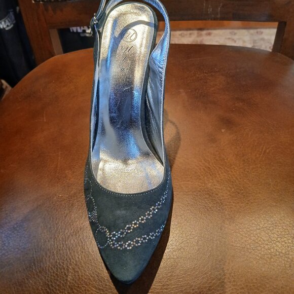 Nice design in heels , all leather and new and unworn. - Picture 4 of 5